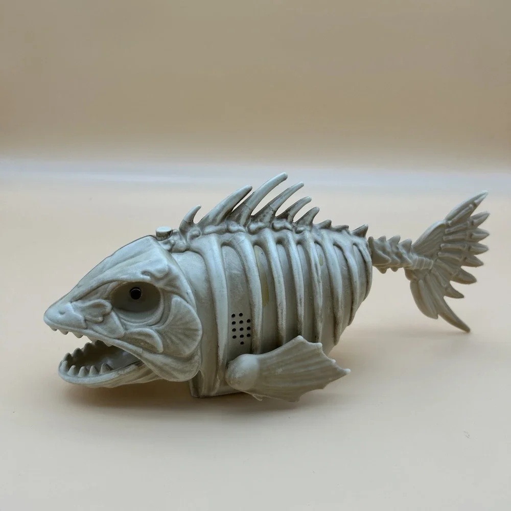 Pan Asian Creations Animated Skeleton Piranha Light Up Dead Fish Green works